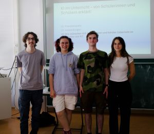 Schülerinnen und Schüler beim Workshop "Wie nutzen Schülerinnen und Schüler ChatGPT?"