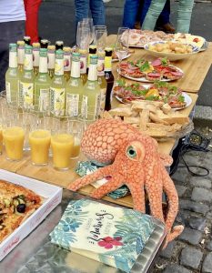 Büffet bei der Einweihung der Fassadengestaltung auf der Kaiserstraße.