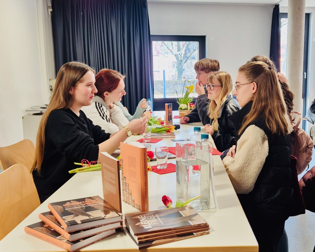 OVAG-Literaturpreis: Schülerinnen und Schüler im Gespräch mit den Autorinnen nach der Lesung