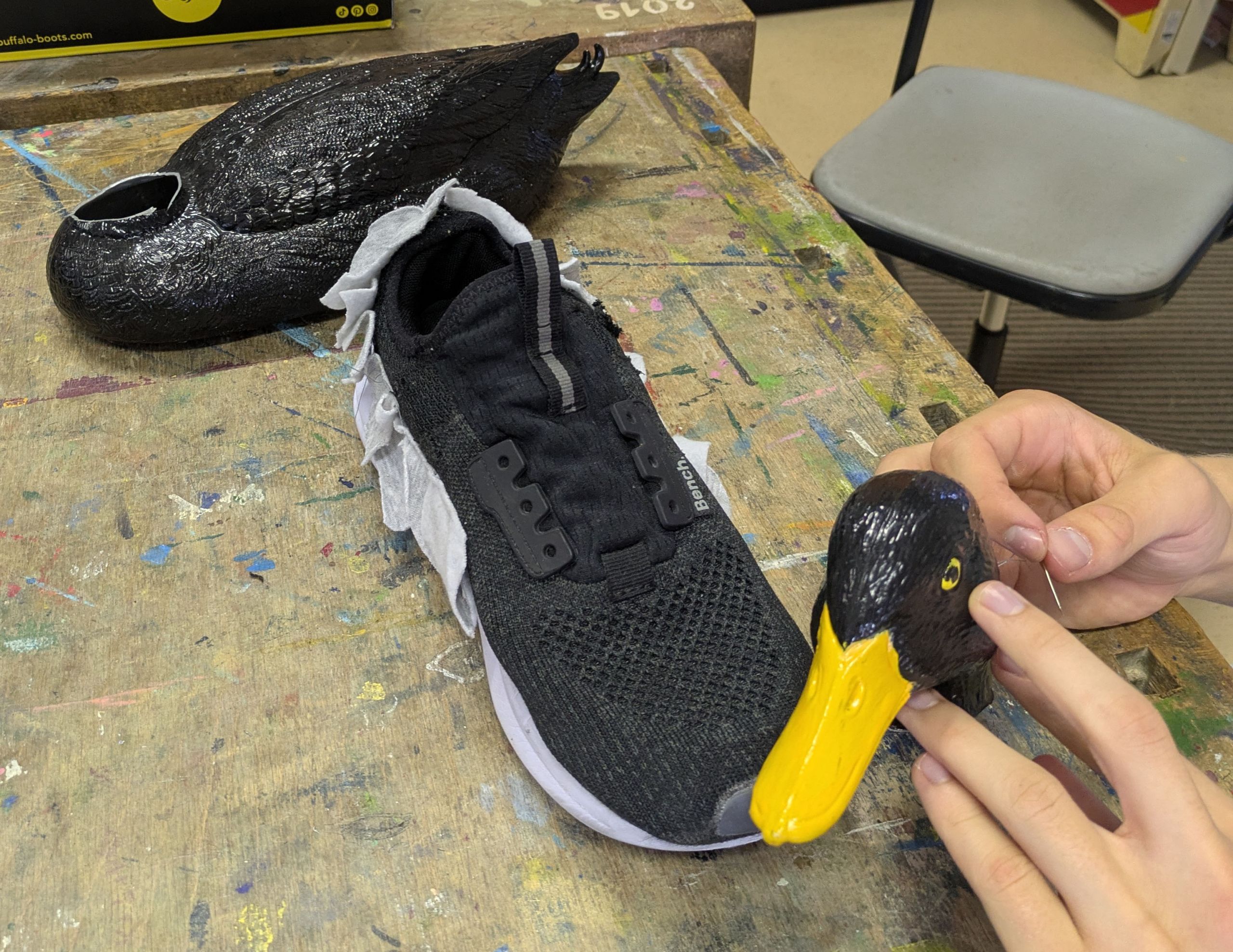 Hier sieht man die Herstellung einer Plastikente.