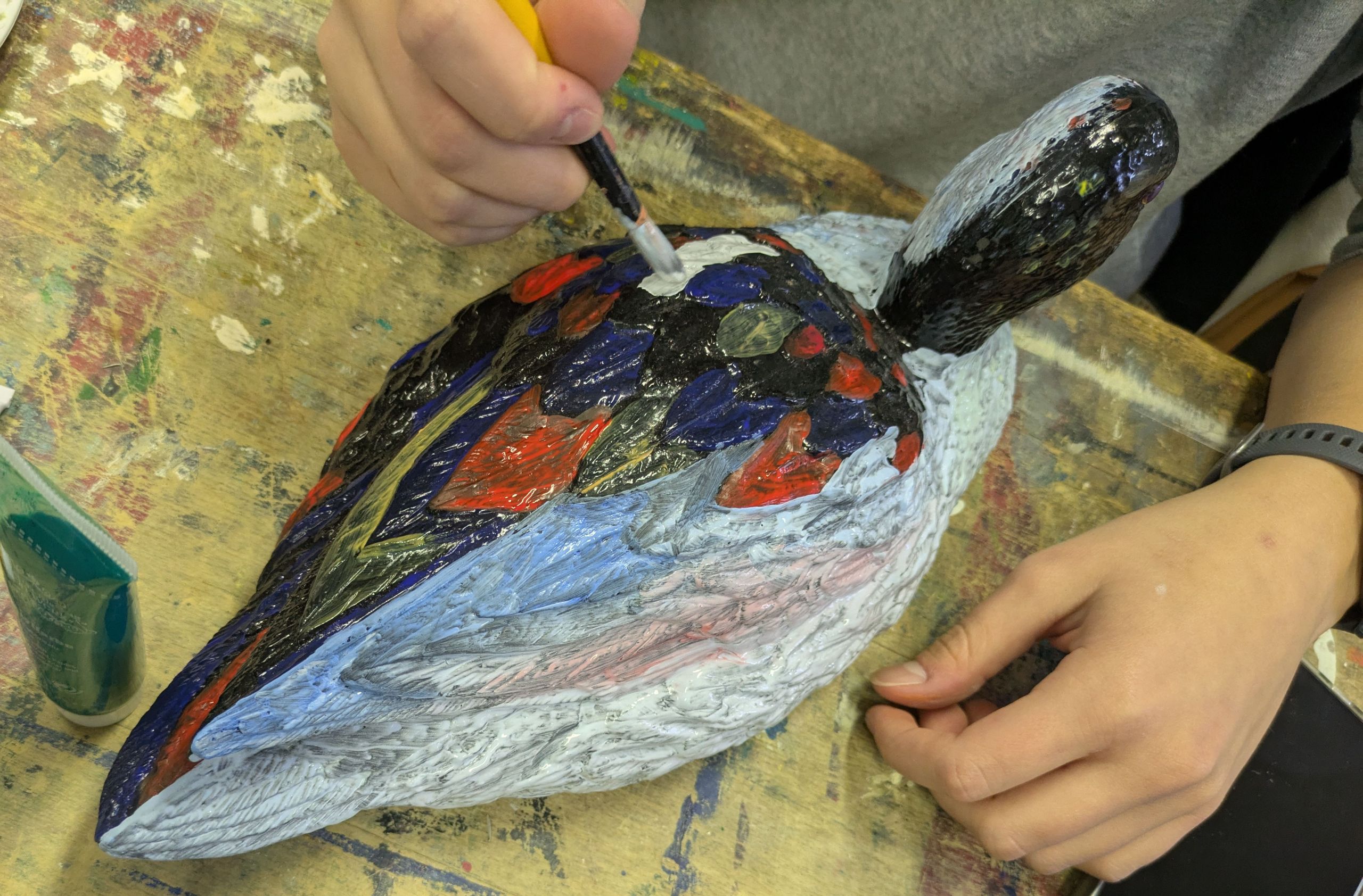 Hier sieht man die Herstellung einer Plastikente.