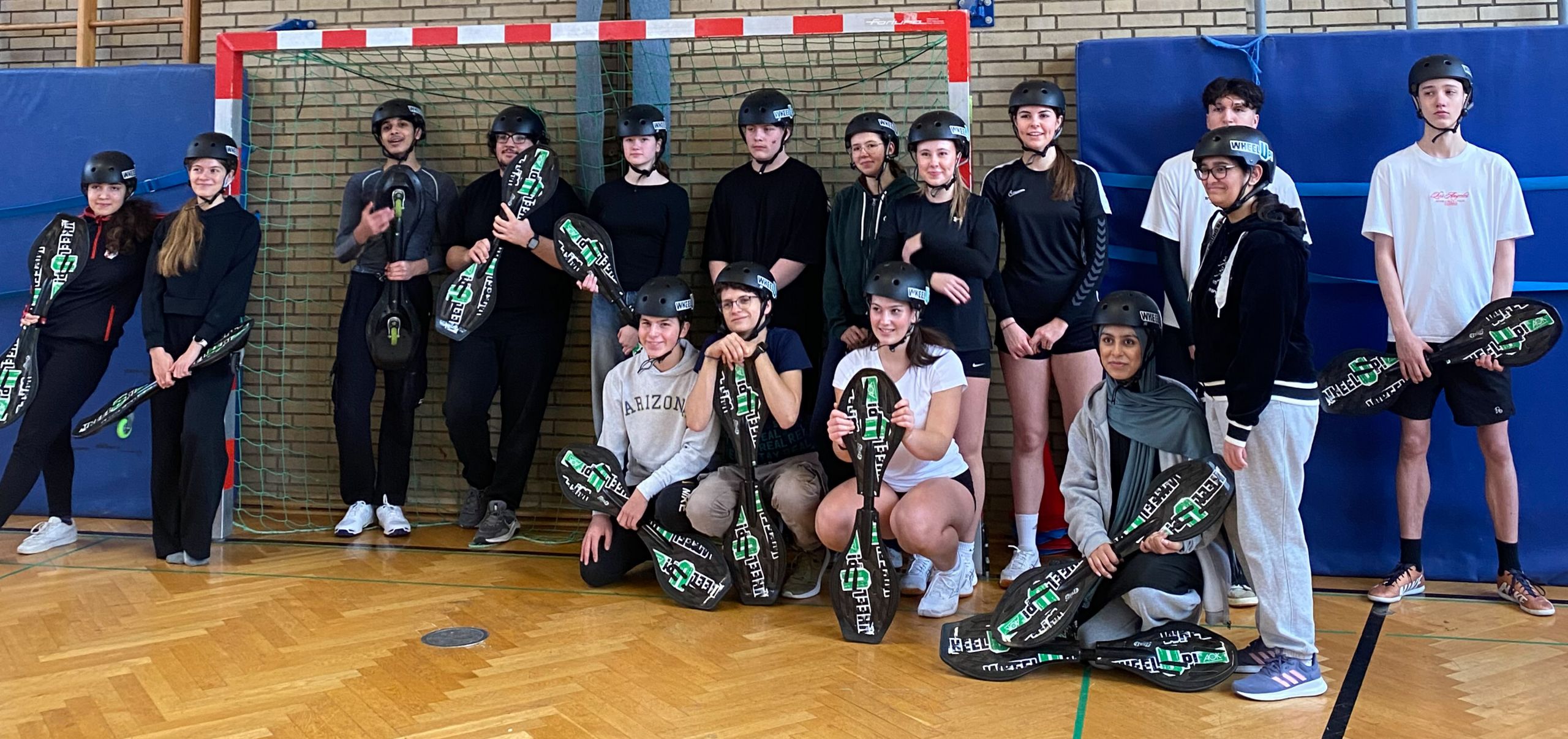 Das Bild zeigt die an Wheelup! teilnehmenden Schülerinnen und Schüler.