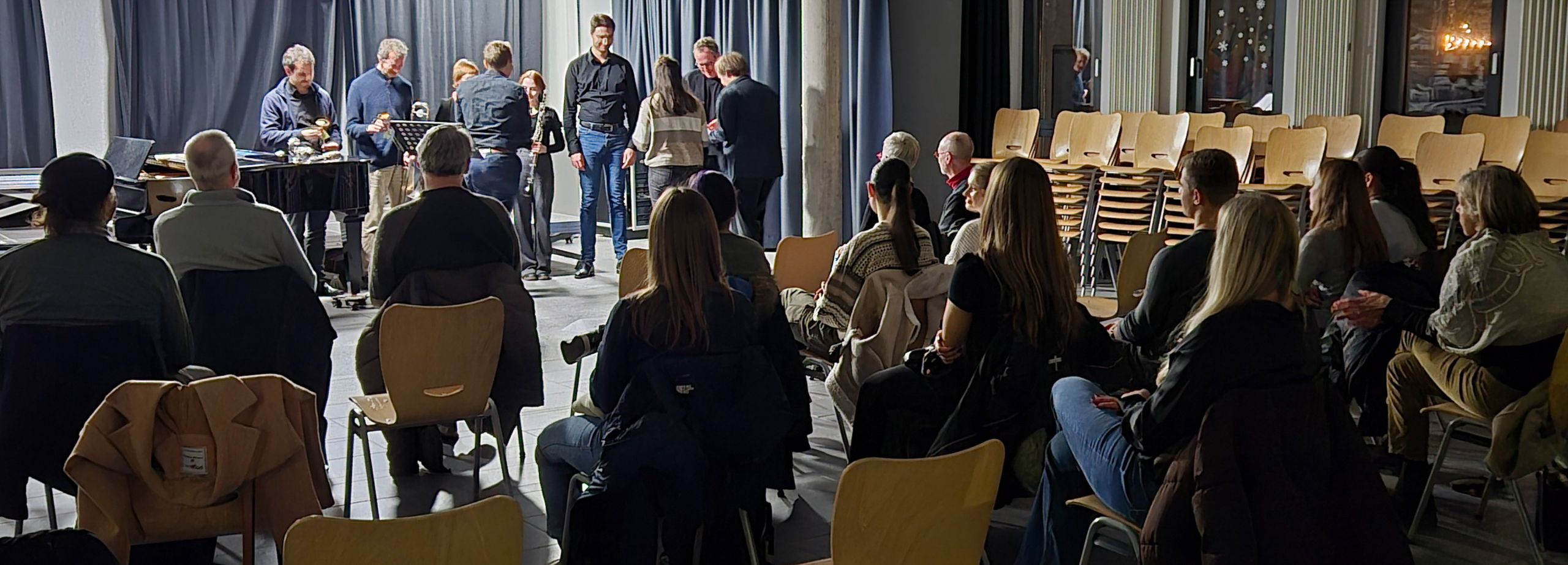 Dieses Foto zeigt das aufmerksame Publikum des Burgkonzerts im Dezember.