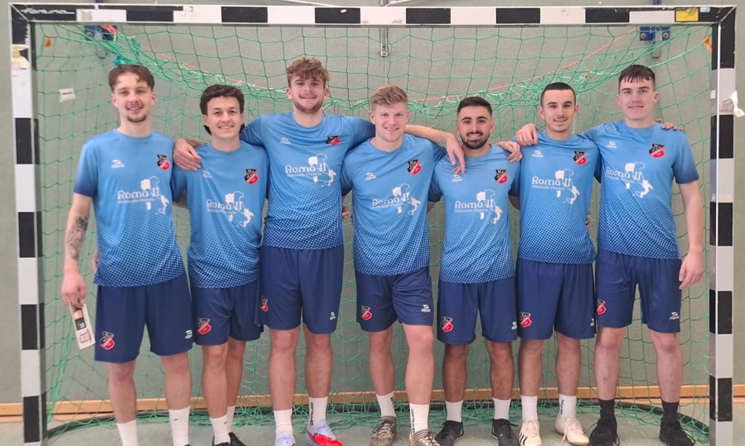 2025-12-07_BM_Ehemaligenturnier25, Thekenathleten_Ausschn f HP Auf diesem Foto sieht man das Team der Thekenathleten, die Platz 2 errangen.