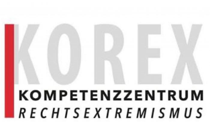 Auf diesem Bild sieht man das Logo von Korex, dem Kompetenzzentrum für Rechtsextremismus.