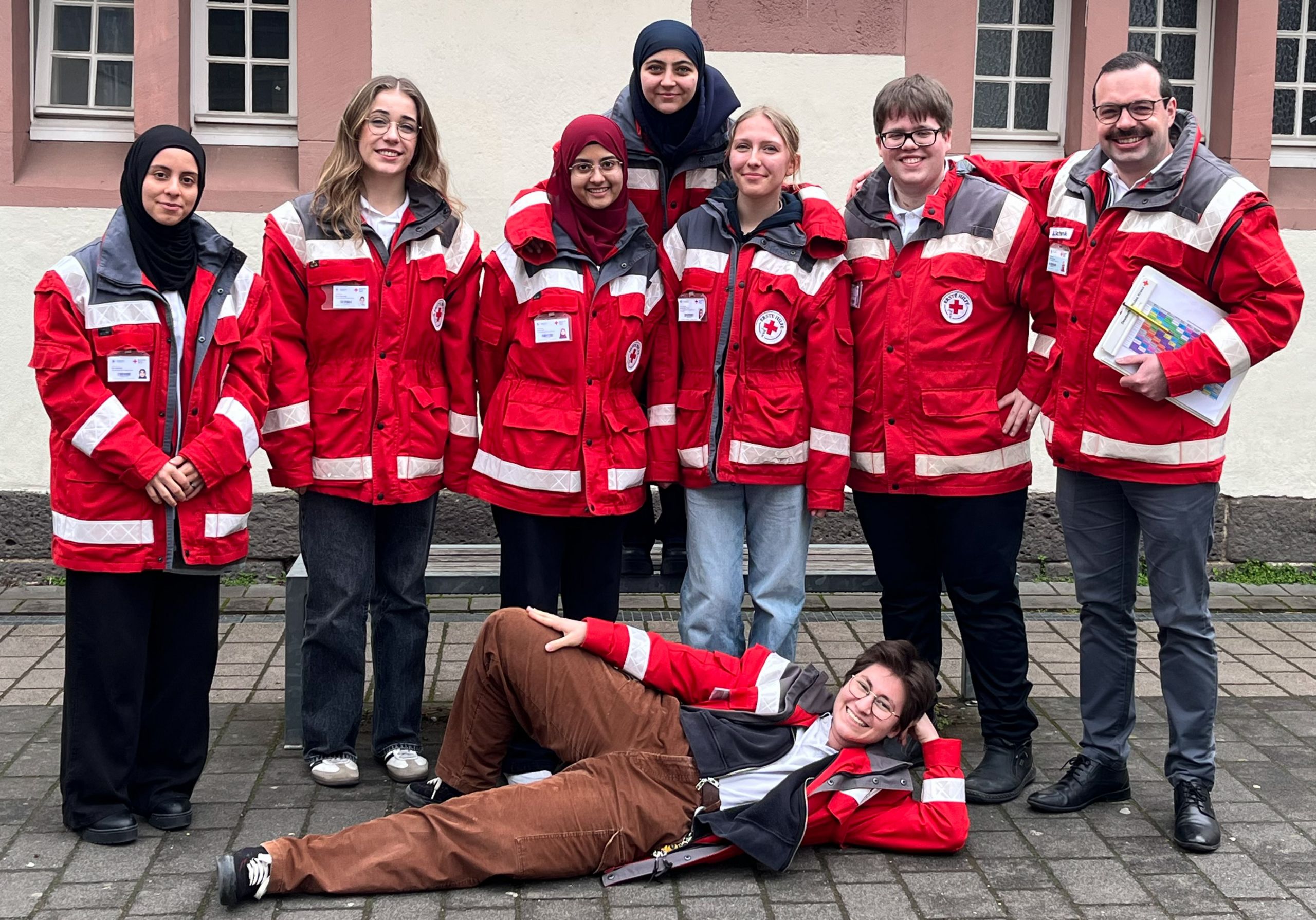 Auf diesem Bild sieht man die Wettbewerbsgruppe des Schulsanitätsdienstes des Burggymnasiums.
