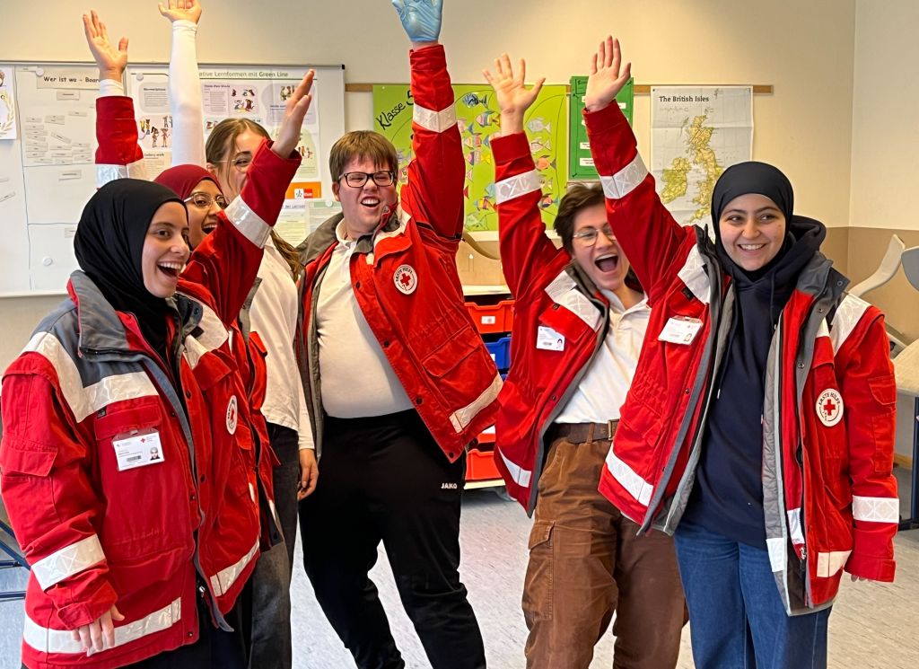 Auf diesem Bild sieht man die Wettbewerbsgruppe des Schulsanitätsdienstes des Burggymnasiums.