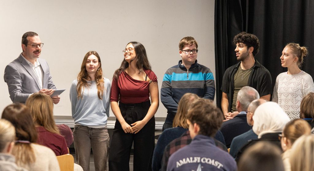 Auf diesem Bild sieht man Herrn Schenk bei seiner Ansprache.