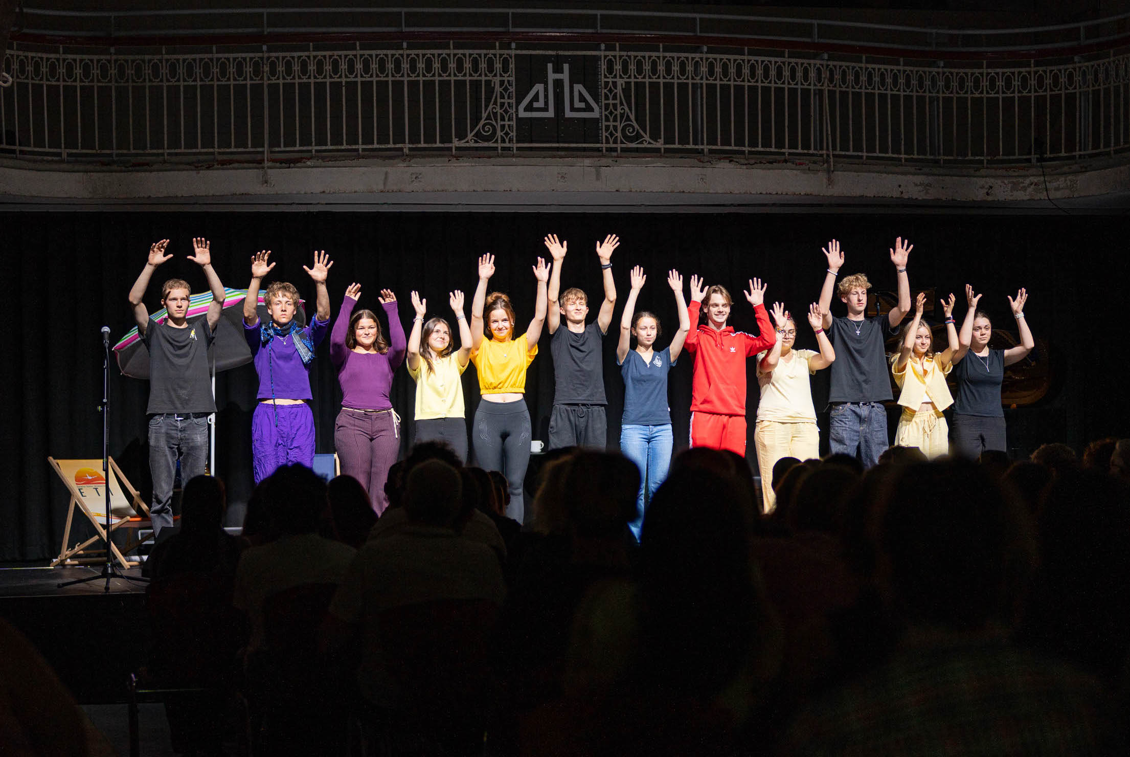 Ensemble des Darstellenden Spiels bei der Aufführung von Fühl mal im Theater Altes Hallenbad