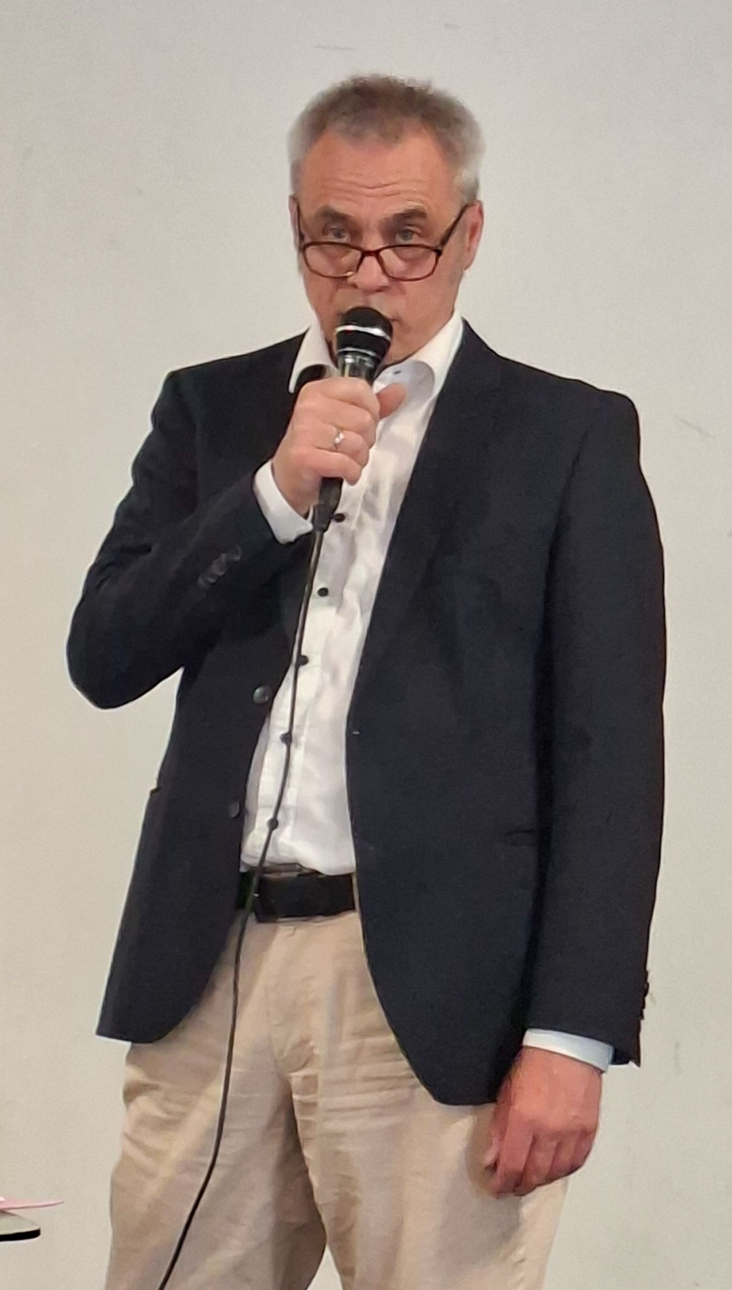 20260618_KR_BN2-2 Das Foto zeigt Herrn Baumgarten während seiner Rede.