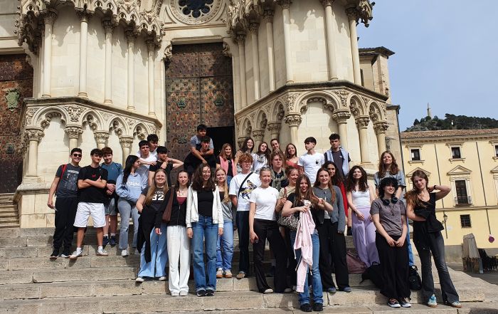 Gruppenbild der Teilnehmenden beim Schüleraustausch Friedberg–Albacete in Cuenca