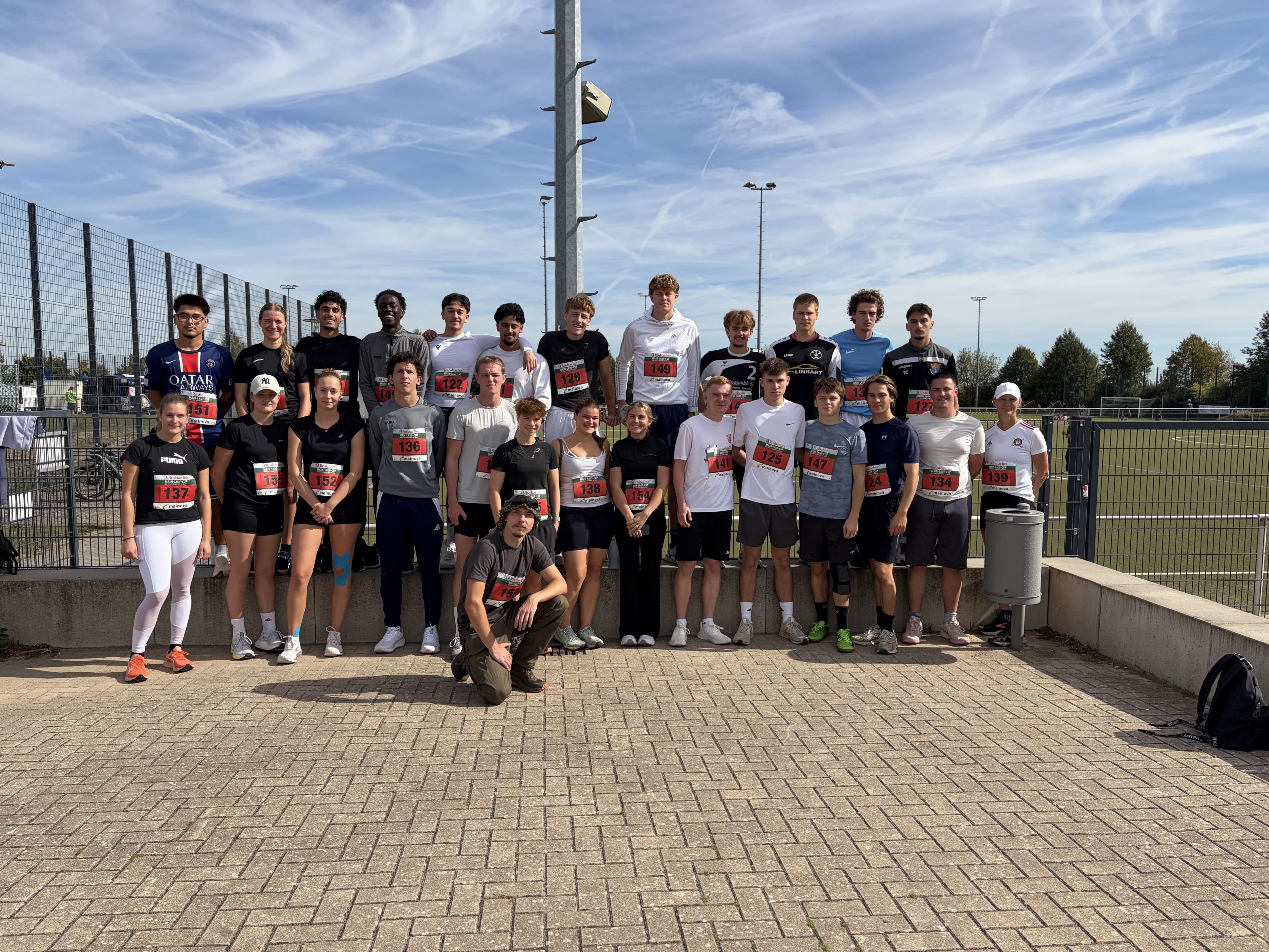 Gruppe der Sport-Leistungskurse des Burggymnasiums beim Rodheimer Volkslauf